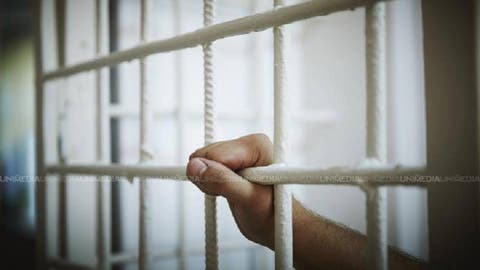 Și-a abuzat sexual fiicele vitrege de 10 și 8 ani și le obliga să privească pornografie: Un bărbat, condamnat la detenție pe viață