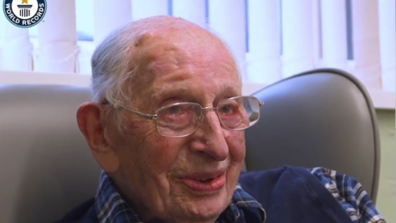  Cel mai bătrân om din lume spune că a ajuns la vârsta de 111 ani din „pur noroc”