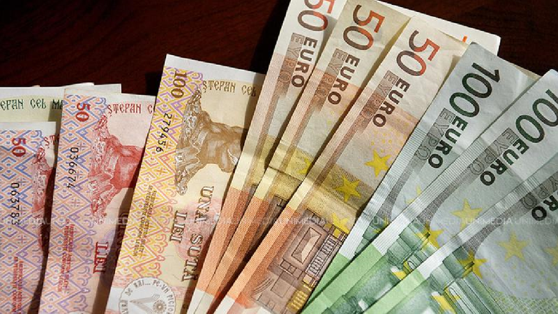  Euro crește, iar dolarul scade: Cursul valutar afișat de BNM pentru astăzi