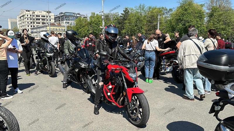  (VIDEO) Urlete de motoare și adrenalină la maxim, în PMAN: Motocicliștii deschid astăzi sezonul cu o paradă prin capitală