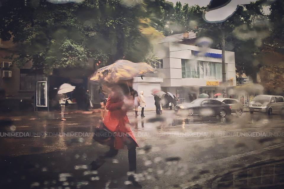 Republica Moldova, sub avertizare meteo: Se anunță furtuni puternice și descărcări electrice, până în noapte