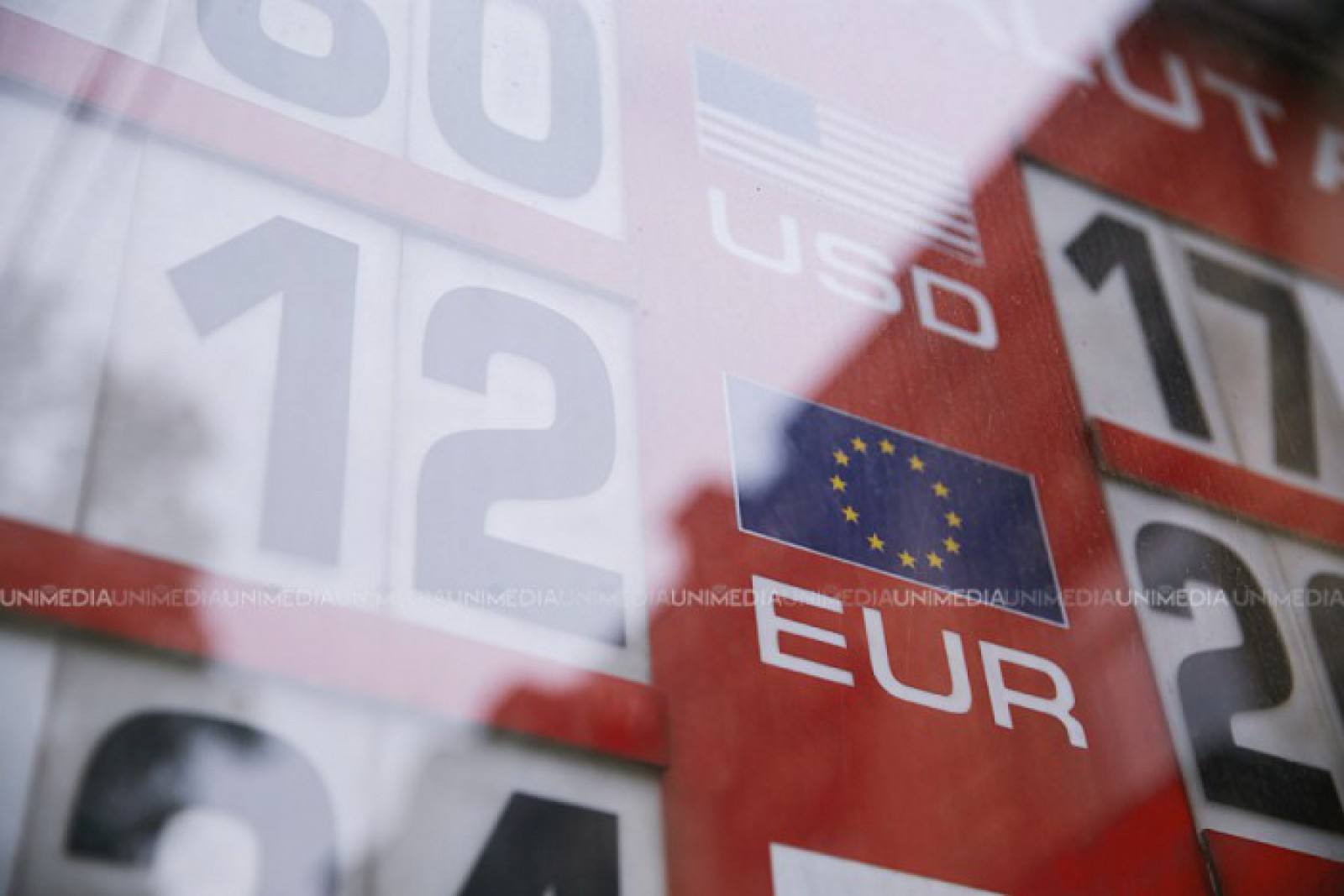 Euro crește, în timp ce Dolarul scade : Cursul valutar afișat de BNM pentru astăzi