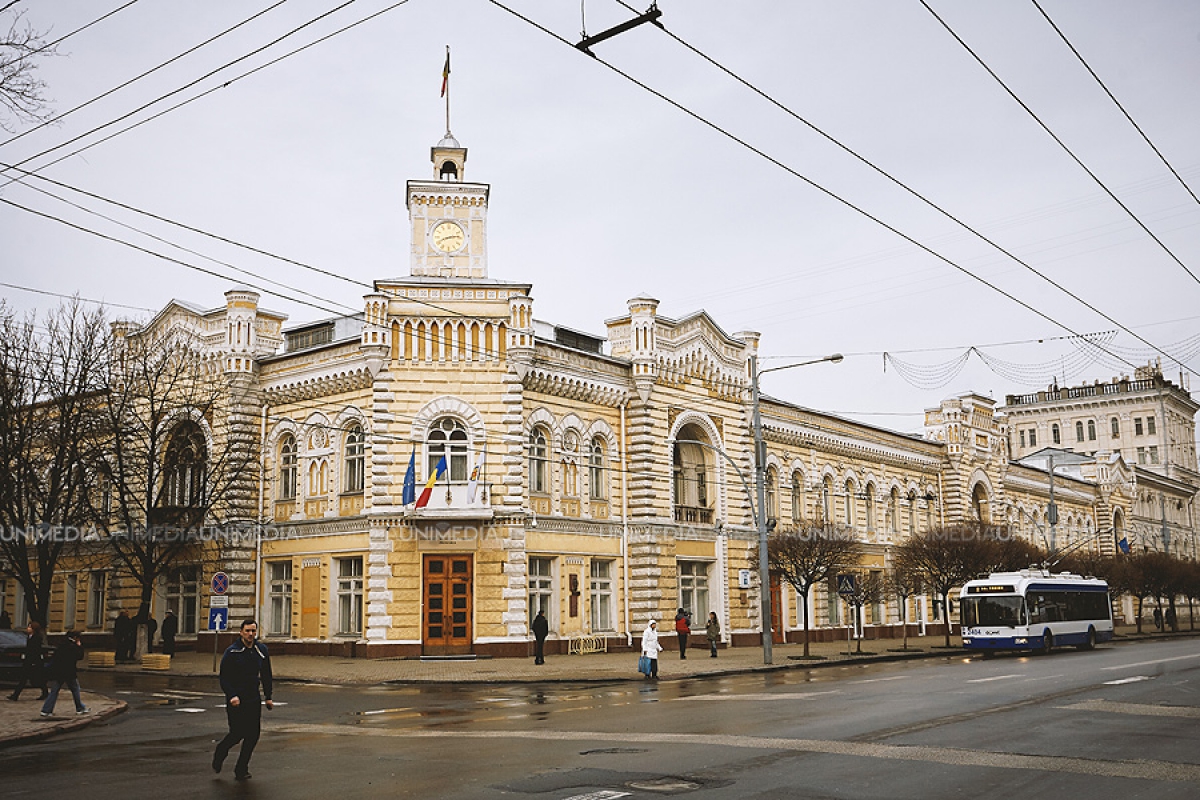 video-schimb-ri-n-echipa-prim-riei-chi-in-u-ilie-ceban-preia-domeniul-juridic-iar-svetlana-dogotaru-este-propus-la-urbanism