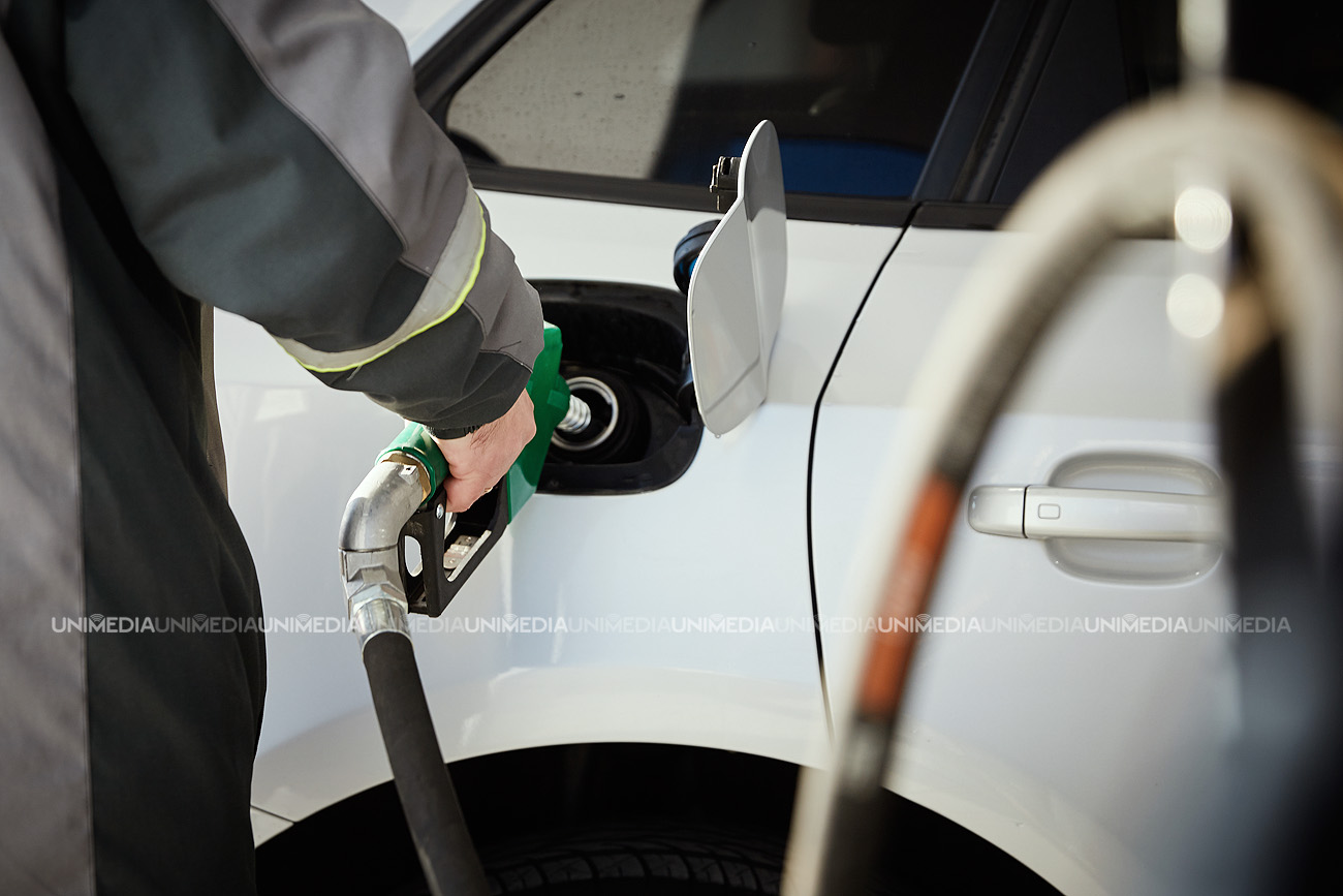 Prețul motorinei scade sub 28 de lei per litru, mâine: Cât va costa benzina și TOP stații PECO unde găsești cele mai bune prețuri