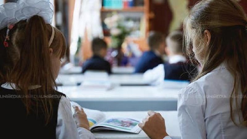 La primul sunet cu tot cu geantă: Elevii vor avea program plin din prima zi de școală. După careu, toți vor merge la lecții