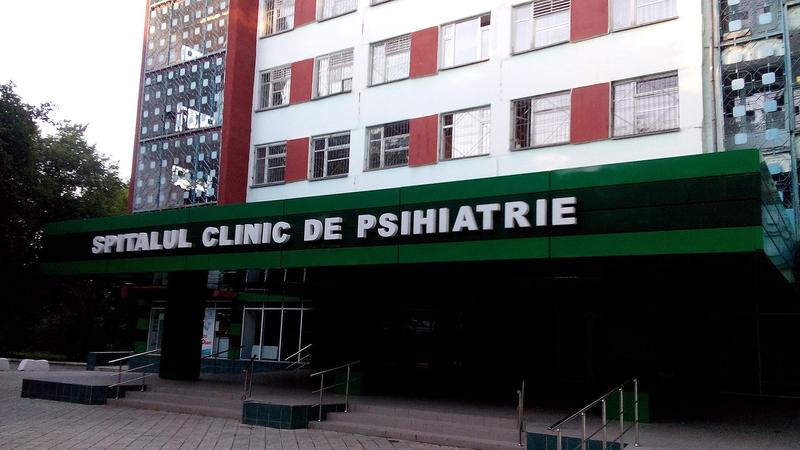 Un soldat al Forțelor Armate a fugit de la Spitalul de Psihiatrie „Codru”: Ieșise în curte cu mama sa și nu s-a mai întors. Polițiștii l-au prins, noaptea