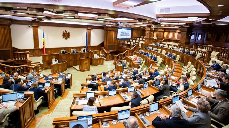 Mai vor un mandat și nu se dau plecați: Deputații din Parlamentul expirat se convoacă în sesiunea de toamna, cu atribuții limitate