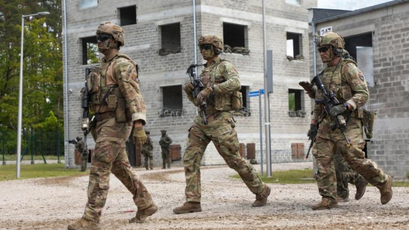 Țara din UE în care cetățenii se înghesuie să se înscrie în armată, deși serviciul militar nu e obligatoriu: Cât câștigă după instruire