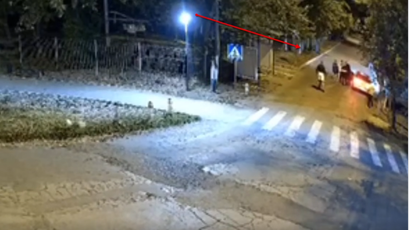 (video) A văzut un Volkswagen cu cheile în contact și a pornit la drum: Un tânăr de 24 de ani din Criuleni, prins după ce s-a răsturnat mașina într-o pădure
