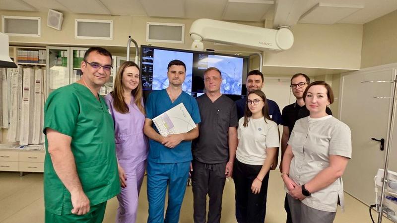 Premieră pentru Moldova: Prima intervenție de tratare a unui anevrism cerebral cu dispozitiv intrasacular WEB, efectuată la Institutul de Neurologie și Neurochirurgie