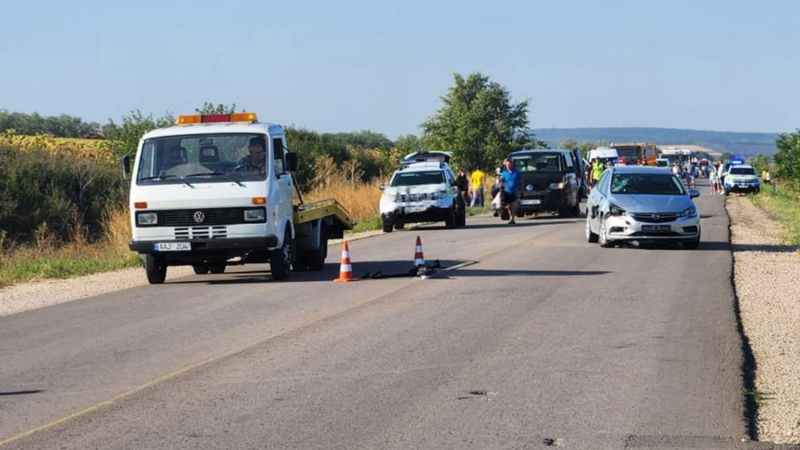 (foto) Accident grav la Hîncești: Un minor pe trotinetă electrică a murit pe loc, după ce a fost lovit de un Opel