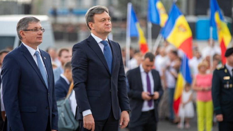 „Să fim mândri, oriunde ne-am afla, că vorbim românește”: Mesajele premierului Dorin Recean și speakerului Igor Grosu, de Ziua Limbii Române