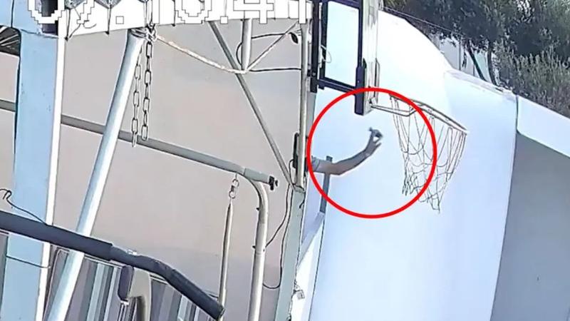 (video 18+) Momentul terifiant în care un tată israelian sare pe o grenadă pentru a-și proteja copiii, în timpul atacului Hamas: Imagini ce vă pot afecta emoțional