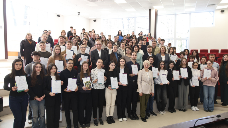 Cei mai buni la biologie: 39 de elevi, premiați pentru rezultatele remarcabile de la Olimpiada Republicană