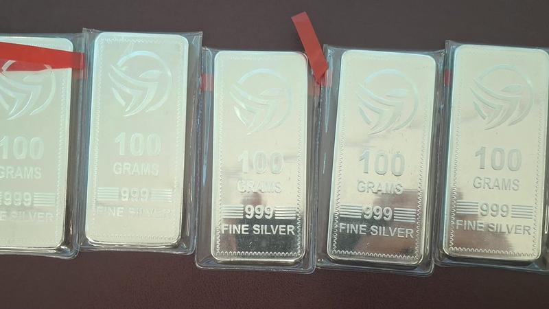 Lingouri de argint, ceas de brand și tehnică de mii de euro „uitate” în bagaje: Noi capturi la Aeroport