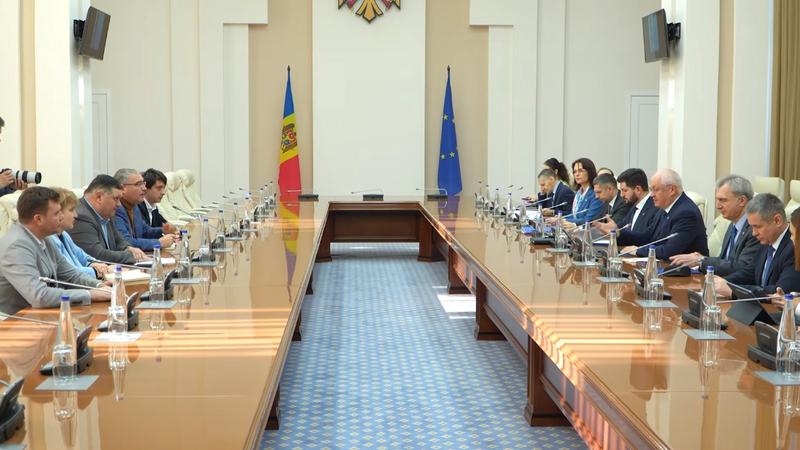 Inițiativa Partidului Nostru, susținută de Guvern: A avut loc prima ședință extinsă cu reprezentanții fracțiunilor parlamentare în contextul Stării de Urgență