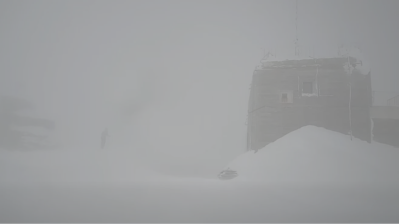 (video) Iarnă în Bucegi, la sfârșit de martie. Condiții extreme pe Vârful Omu: Viscol, troiene și vizibilitate aproape zero