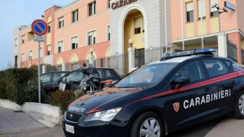 Atac sângeros într-o școală din Italia: Un elev și-a înjunghiat profesoara și a transmis totul live pe rețelele sociale