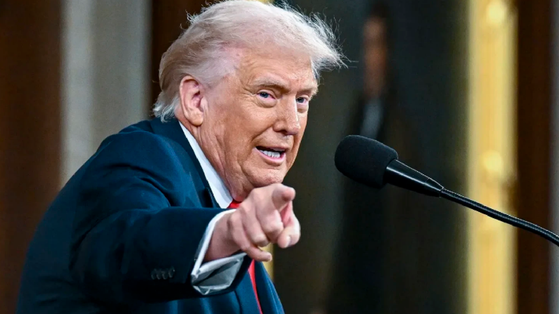 (video) Trump, moment teatral la Miami: „Trebuie să redeschidem strâmtoarea Trump… pardon, Ormuz”