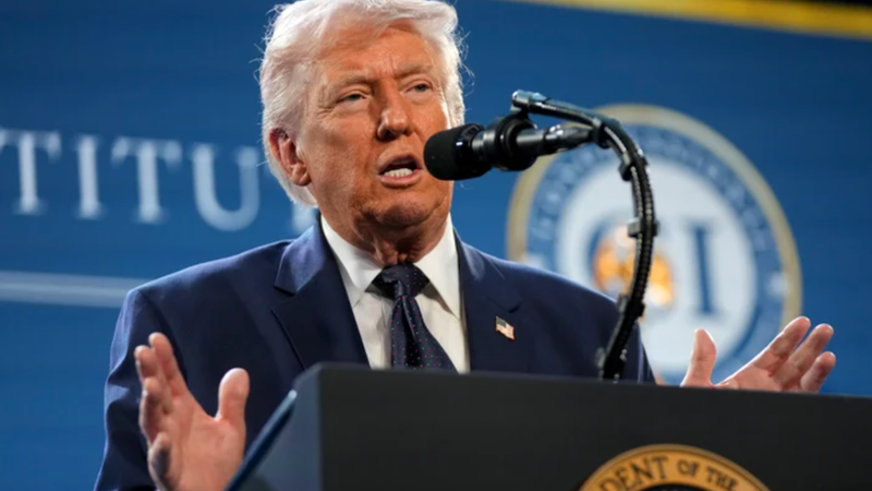 Trump anunță reluarea parțială a traficului prin Strâmtoarea Ormuz și o „schimbare de regim” în Iran: „Cred că vom ajunge la un acord cu ei”