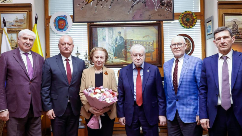 (foto) Vizită de lucru în Federația Rusă: Igor Dodon și Zinaida Greceanîi s-au întâlnit cu liderii fracțiunilor din Duma de Stat. Despre ce au discutat