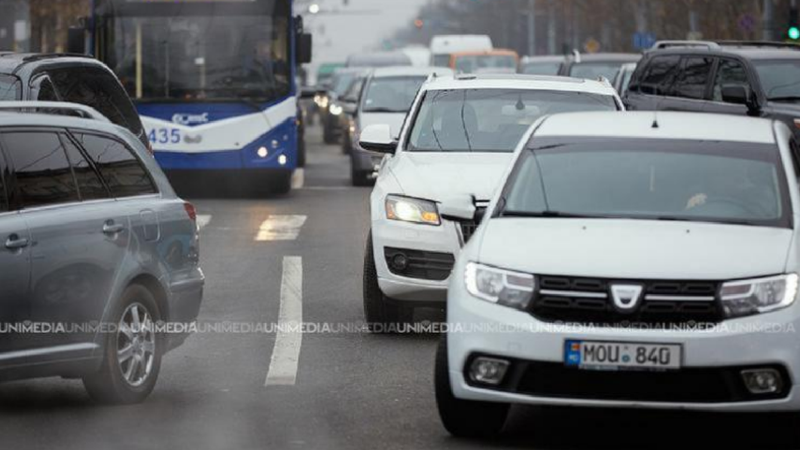 Gata cu grija luminilor: Șoferii pot circula, de astăzi, fără faza scurtă a farurilor pe timp de zi