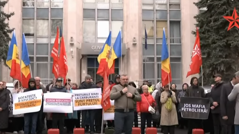 (video) „Jos mafia petrolieră!” Socialiștii protestează la Guvern și cer demisia premierului Munteanu, pe fundalul crizei carburanților