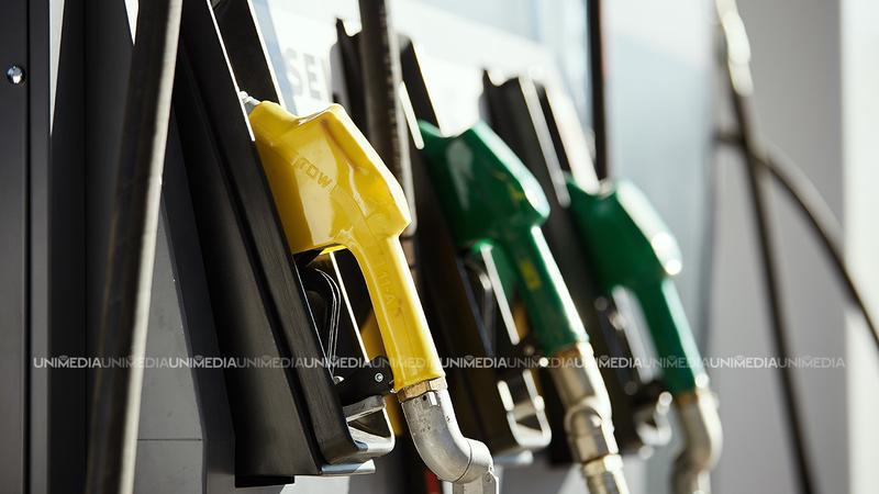 Scumpiri continue la carburanți: Benzina se apropie de 30 lei/litrul. Cât va costa mâine motorina