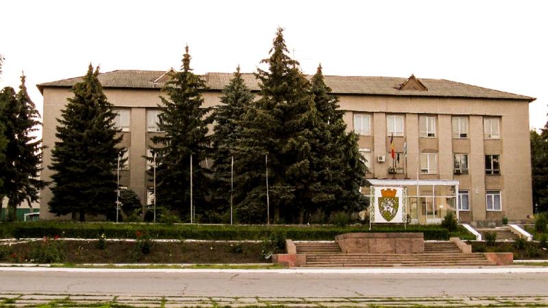 Fost președinte de raion, un ex-primar, doi angajați ai primăriei și un întreprinzător din Călărași, trimiși în judecată: Ar fi prejudiciat bugetul cu 280 mii lei