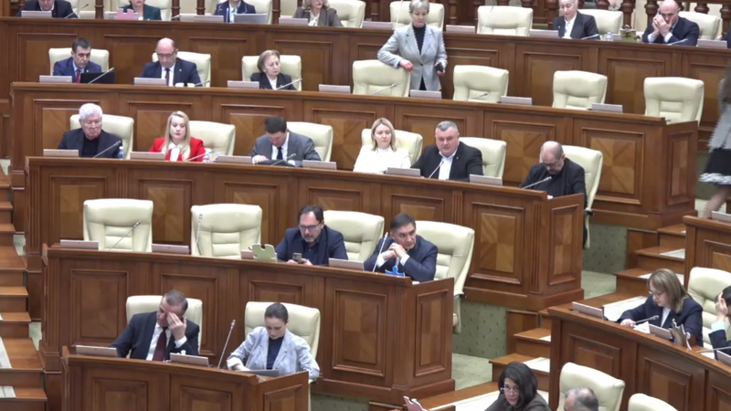 (video) „Moldovenii suportă aceste cheltuieli.” Bolea, chemat de opoziție în Parlament, să dea explicații pe scumpirea călătoriilor în transport