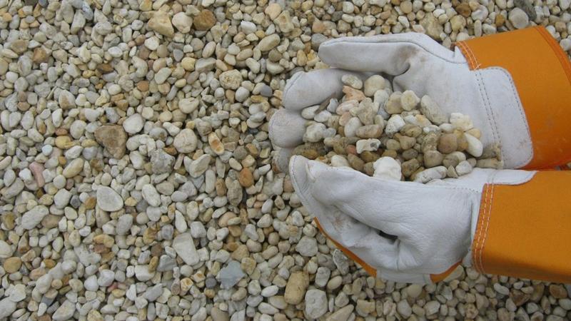 „Extrăgeau nisip și prundiș ilegal.” Cariere de la Pîrîta și Coșnița, verificate de inspectorii de mediu: Lucrările, suspendate