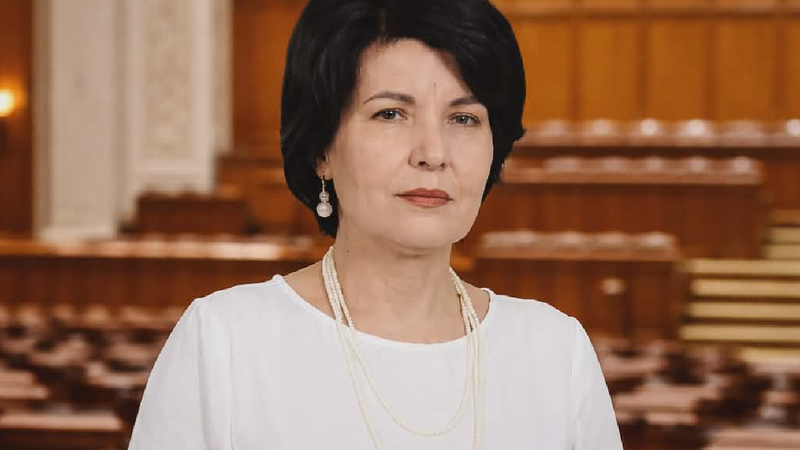 Consiliera PAS din CMC, Silvia Bondarenco, care juca Solitaire la ședințe, a ajuns în Parlament: CC i-a validat mandatul de deputat după demisia lui Nicolae Botgros