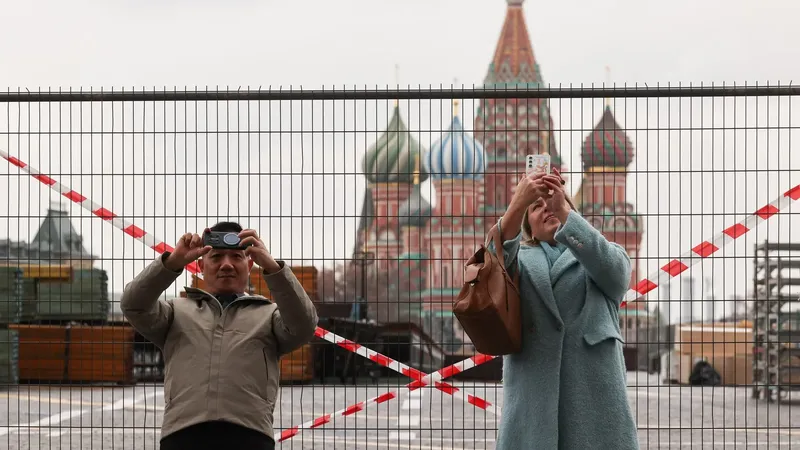 Probleme pentru turiști și cumpărători la Moscova, după ce sistemul de plăți a încetat să funcționeze