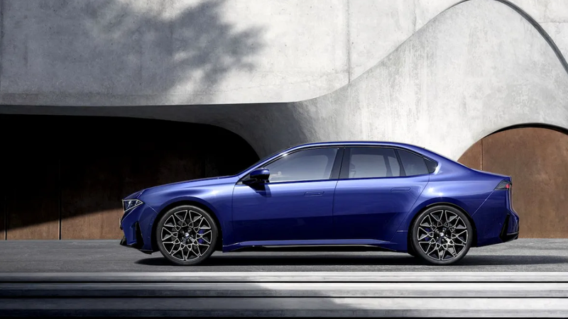 (foto/video) Noul BMW i3 devine bestia drumurilor lungi: Germanii pormit autonomie uriașă și încărcare ultra-rapidă pentru sedanul electric