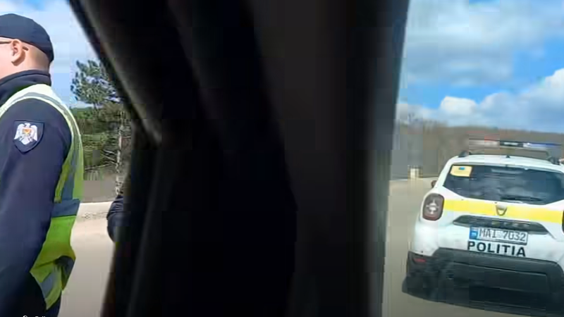 (video) „Avem plâgere penală pe dvs de la judecătoare.” Activistul Anatol Mătăsaru, reținut în trafic: Mergem la Inspectoratul de Poliție Hîncești