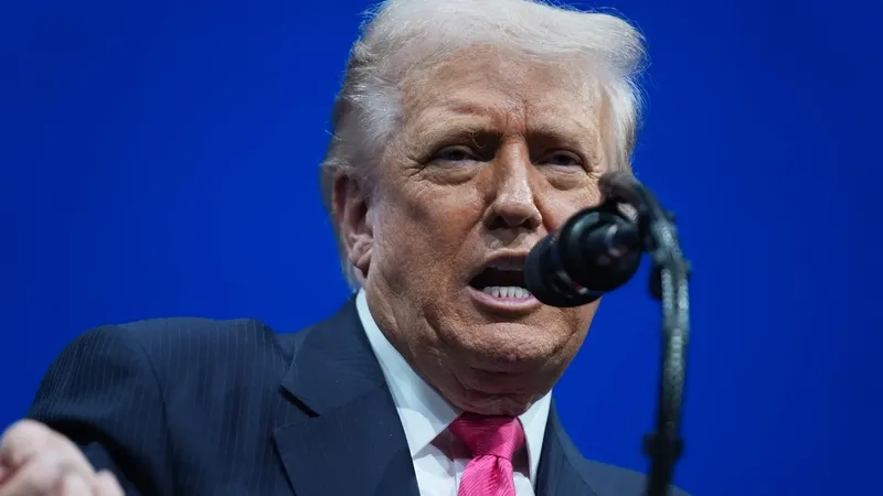 Donald Trump, mesaj virulent pentru Iran: „Deschideți nenorocita de strâmtoare, nebuni ticăloși”