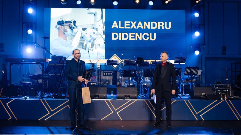 Dublă recunoaștere pentru Repromed: Doi medici, desemnați „Omul Anului 2025” la categoria Medicină