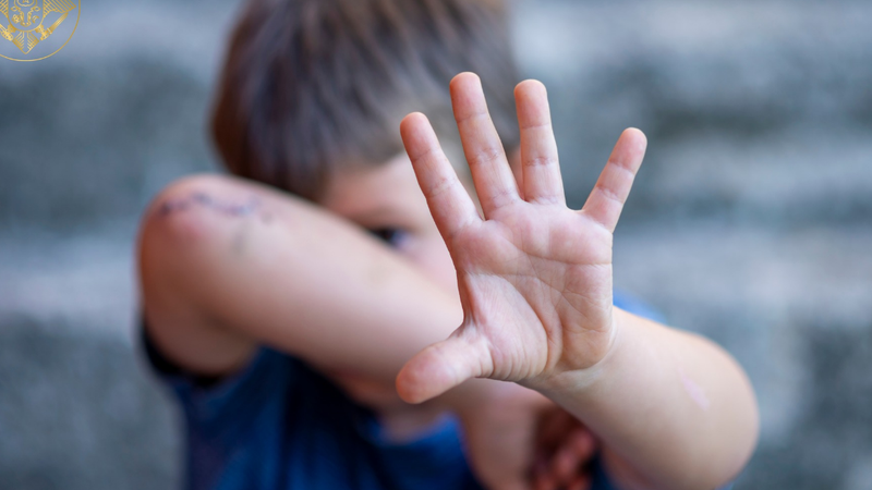 Un copil de 3 ani din Fălești, bătut cu mătura peste față de mama sa: Femeia, trimisă în judecată