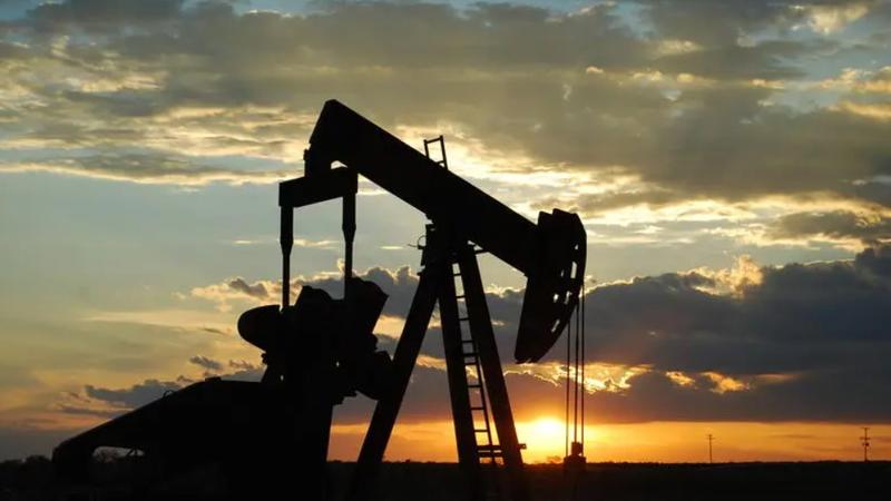 Petrolul se ieftinește, după anunțul armistițiului din Iran: Riscurile de aprovizionare persistă