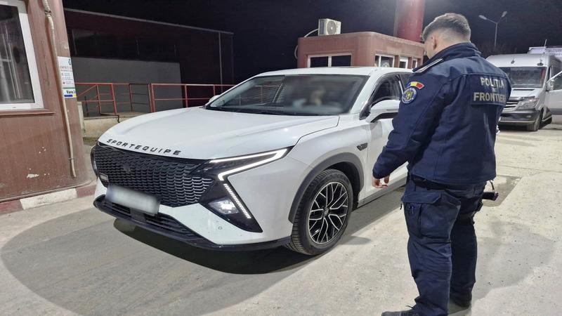 (foto) A cumpărat mașina din Polonia, dar era furată: Un bărbat a rămas fără Sportequipe-ul de 38.000 €, la frontieră