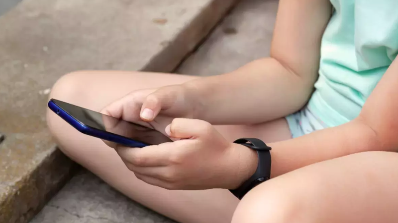 Grecia interzice accesul la rețelele sociale copiilor sub 15 ani. Când intră în vigoare măsura