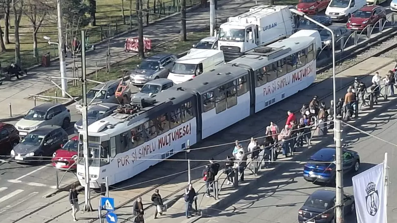 „Pur și simplu mulțumesc” a împânzit România. Mesajul misterios care stârnește valuri pe internet