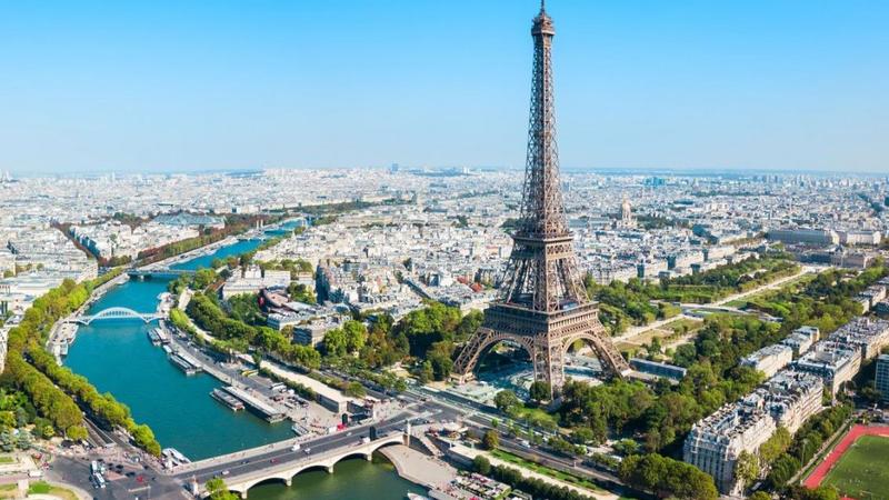 (foto) O bucată din Turnul Eiffel se vinde la licitație: Cumpărătorul o poate lua acasă, dacă respectă o condiție