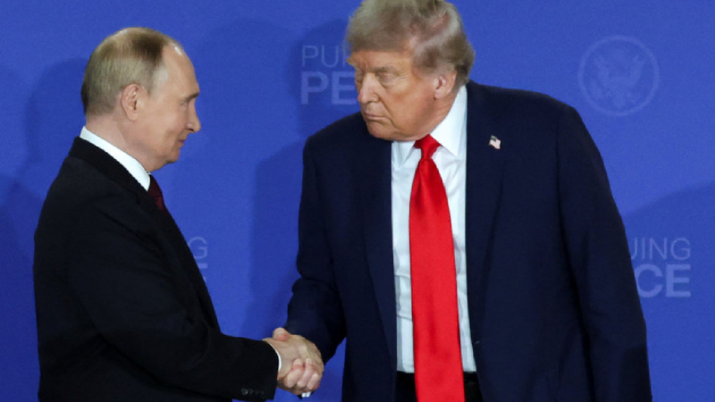 Cadoul lui Trump pentru Putin: Rusia va putea vinde petrolul său, supus anterior sancțiunilor americane