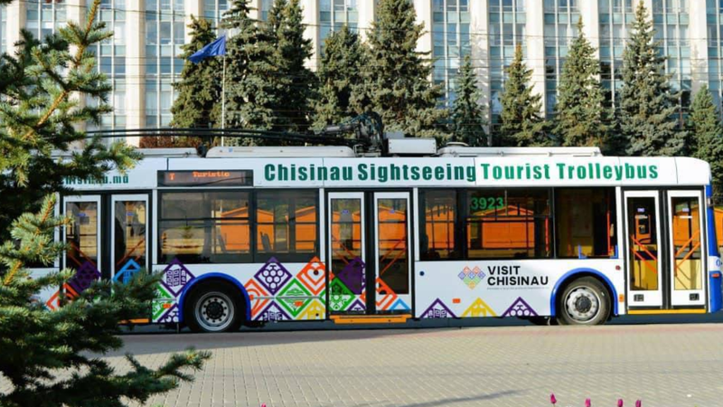 Activitatea troleibuzului turistic, suspendată în contextul sărbătorilor de Paște. Când va fi reluată