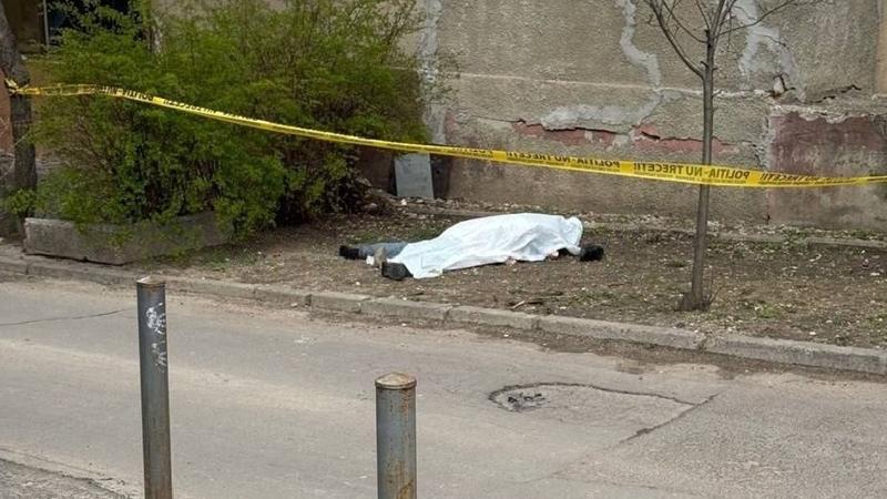 Tragedie în capitală: Un copil ar fi căzut de la etajul 12 al unui bloc de locuit, la Buiucani