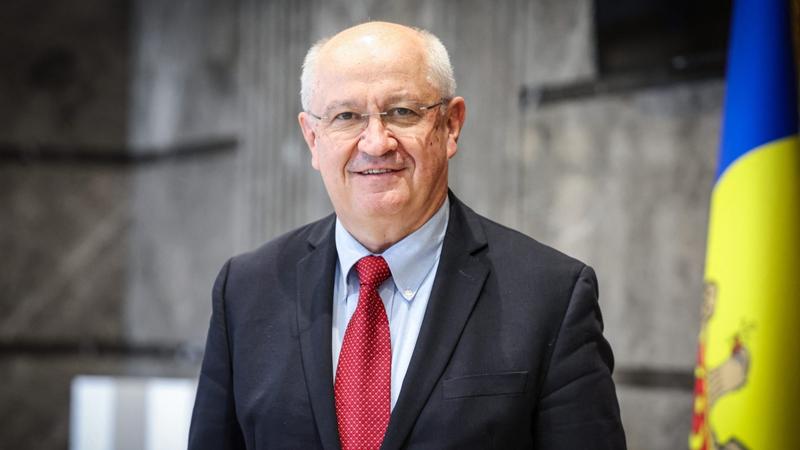 Alexandru Munteanu, de Paște: „Să primim Lumina Învierii cu smerenie și cu nădejde. Să o păstrăm și dincolo de sărbători”