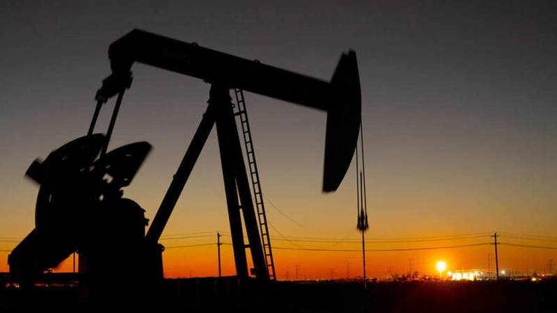 Cotațiile petrolului au depăşit pragul de 100 de dolari pe baril pe fondul blocării de către SUA a porturilor iraniene