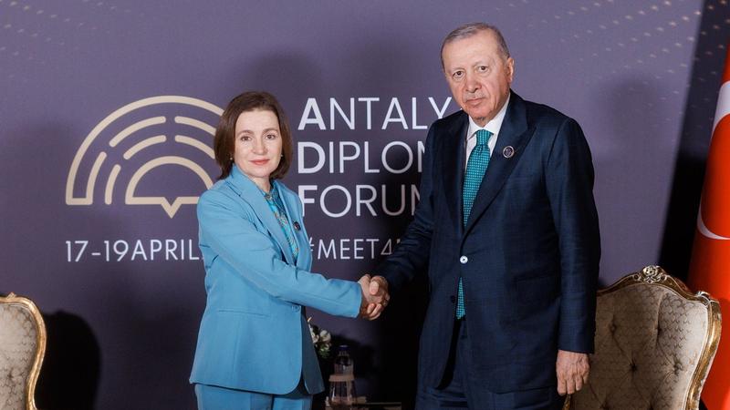 (foto) Maia Sandu, discuții cu Recep Tayyip Erdoğan, la Forumul Diplomatic de la Antalya: Găgăuzia și cooperarea economică, pe agendă