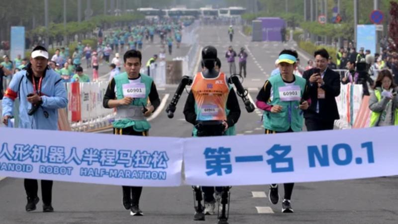 (video) Un robot umanoid a depășit recordul mondial uman la semimaraton: Demonstrație spectaculoasă de tehnologie la Beijing